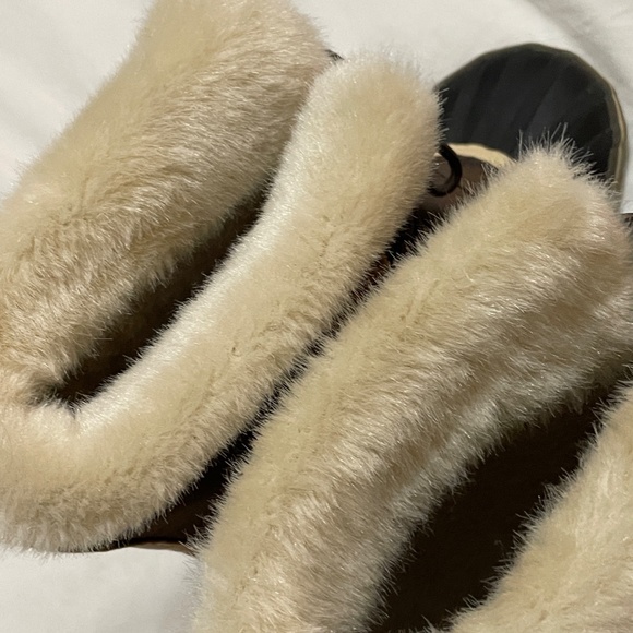 Winter Boots with Removable Liner Size 9 - Picture 2 of 6